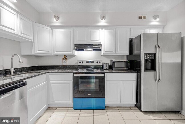 Building Photo - 3808 Laramie Pl