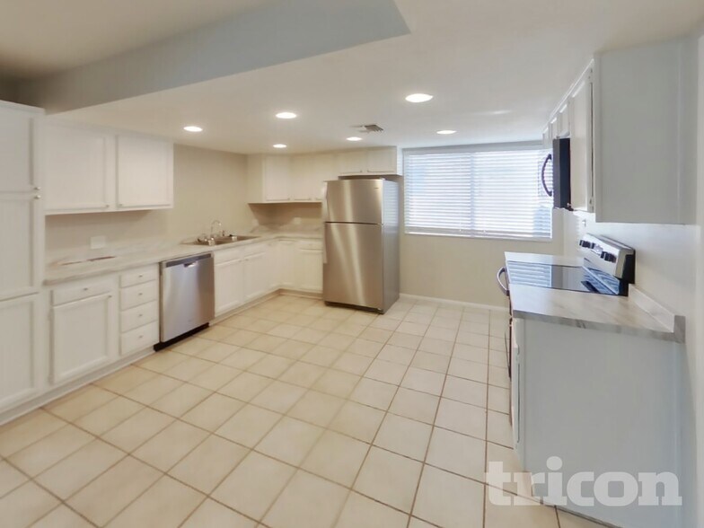 Building Photo - 4832 N 87th Ln