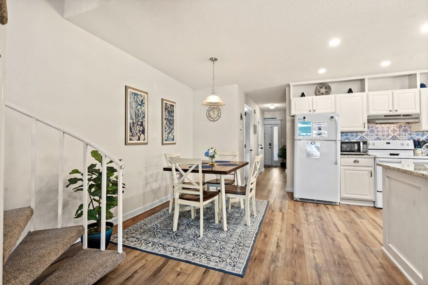 Building Photo - 1908 Hwy 17 S