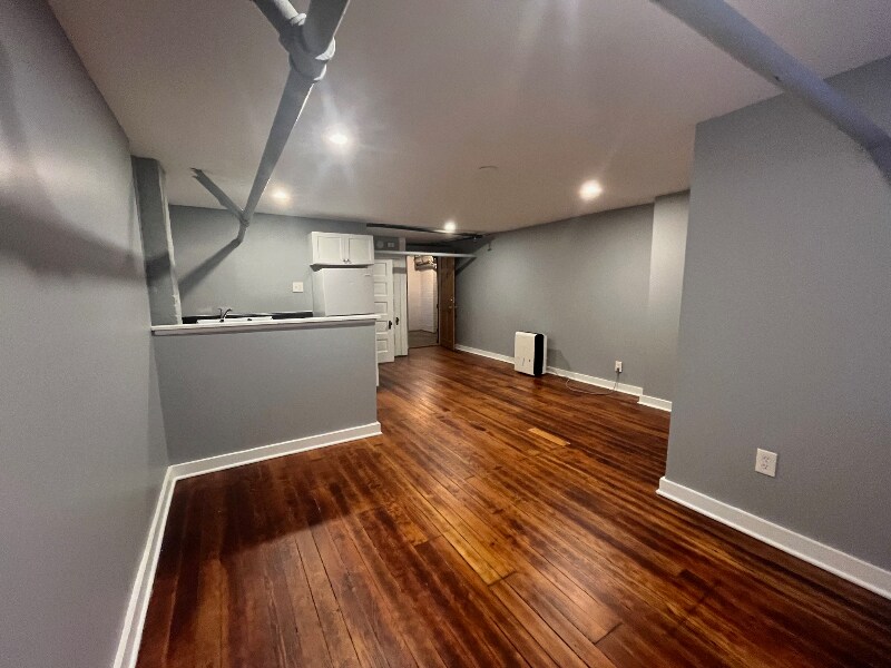 Building Photo - 1830 N Oakland Ave