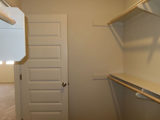 Building Photo - 40585 Melrose Dr