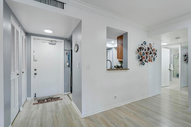 Building Photo - 14849 Cumberland Dr