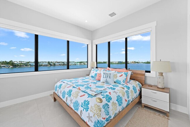 Building Photo - 247 Pescayo Ave