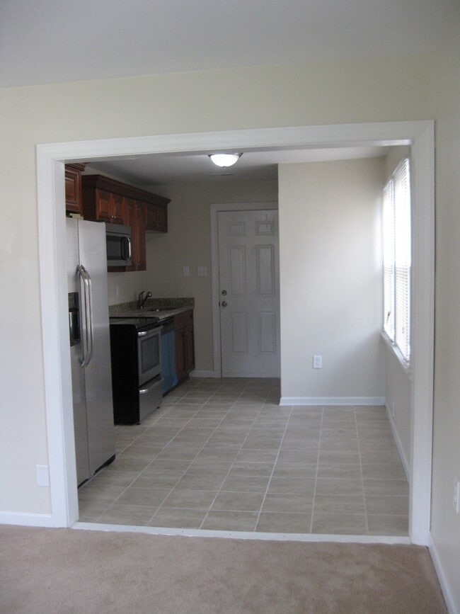 Building Photo - Beautiful 2BR single family with detached ...