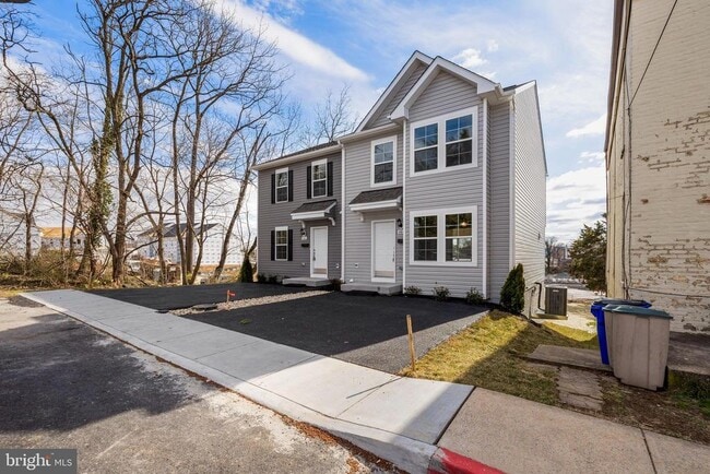 Building Photo - 444 Carrolton Ave