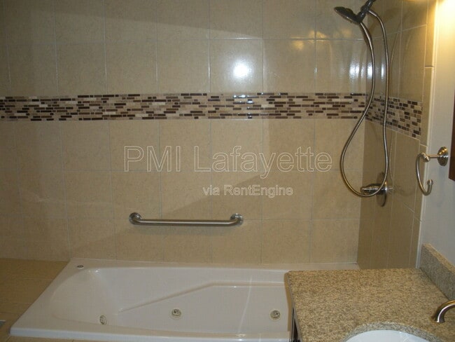 Building Photo - 2547 Nottingham Pl