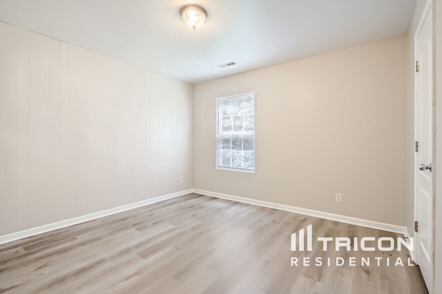 Building Photo - 4006 New London Ct