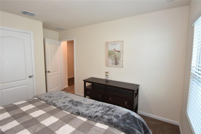 Building Photo - 27 Grand Par Ct