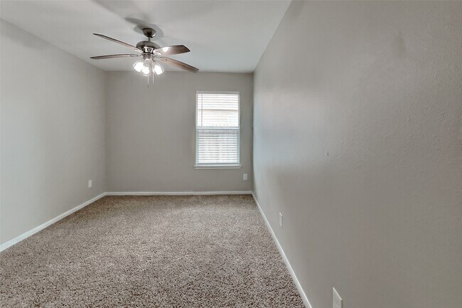 Building Photo - 19203 Canaras Ct