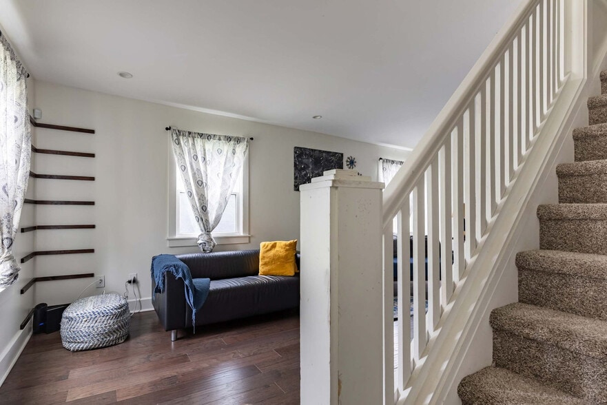 Building Photo - 3203 Sutherland Ave