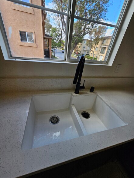 Building Photo - 1050 Harbor Heights Dr