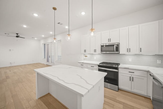 Building Photo - 2811 Anita St