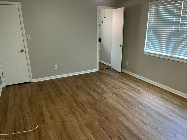 Building Photo - Eastgate Home