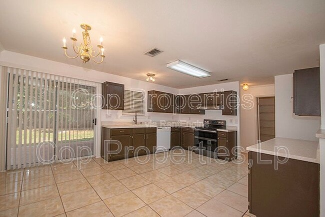 Building Photo - 7127 Still Hollow Dr