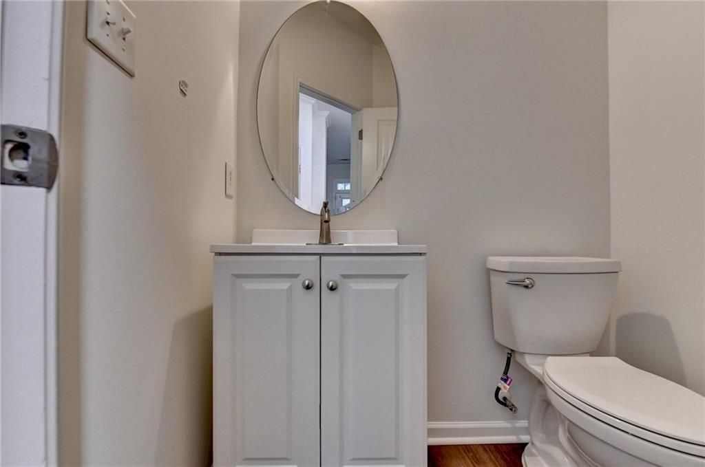 Building Photo - 979 Parkside Wood Ct