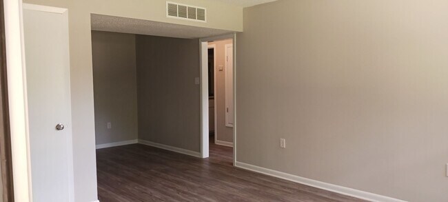 Building Photo - 433 Meadowlark Dr