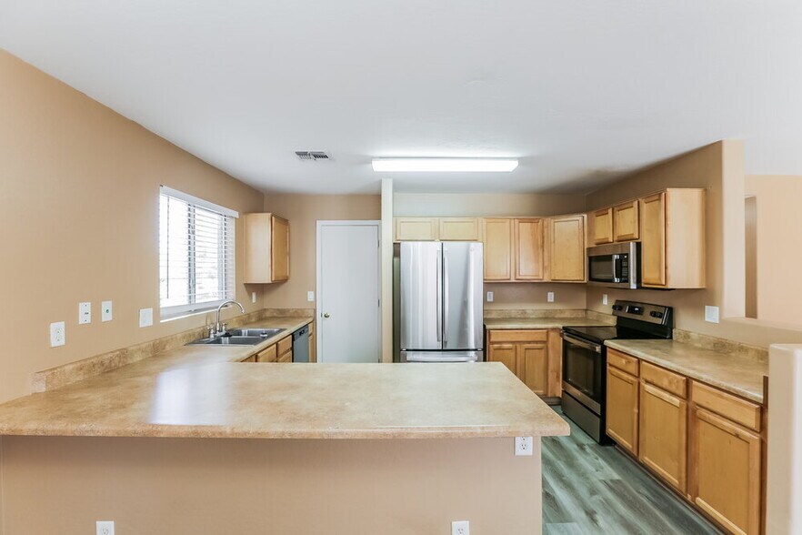 Building Photo - 12927 W Peppertree Ln