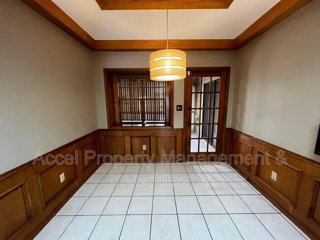 Building Photo - 2036 S 5th St