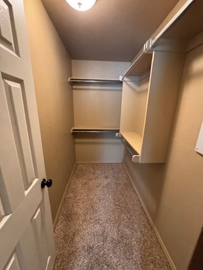 Building Photo - 3 bed 2 bath duplex in Chickasha
