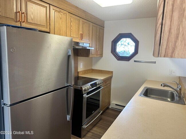 Building Photo - 9 Donna Lynn Dr