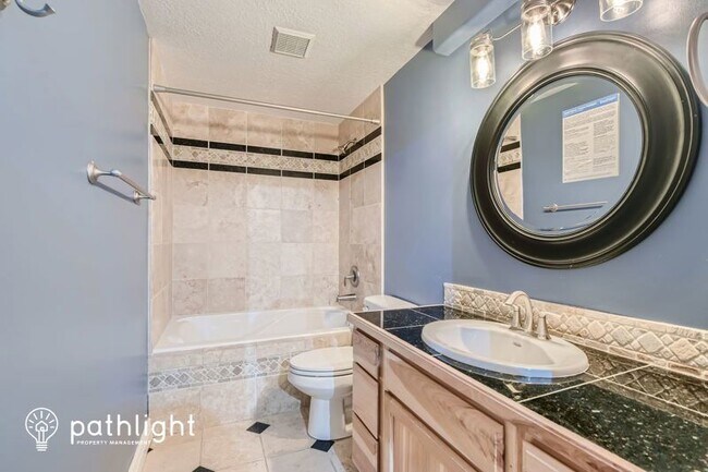 Building Photo - 193 1375 N