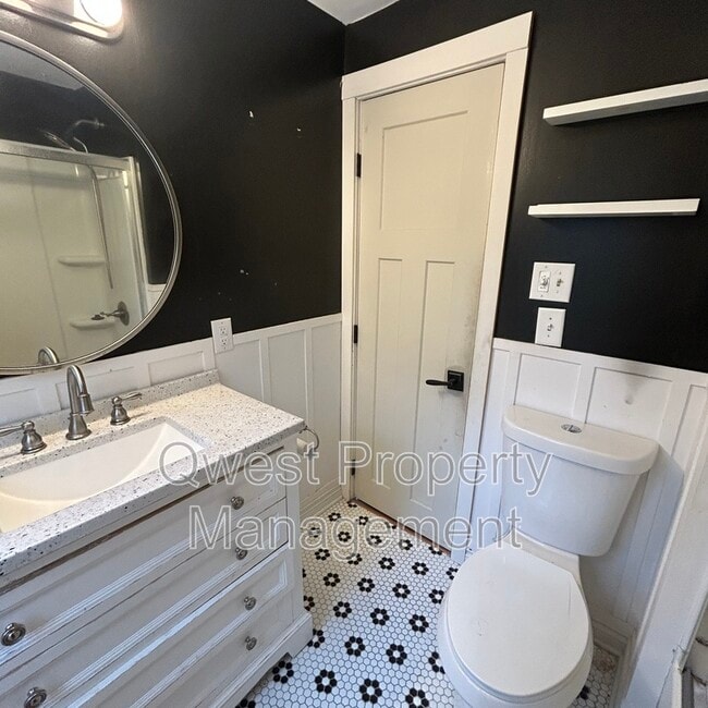 Building Photo - 1532 Sylvan Ave SE