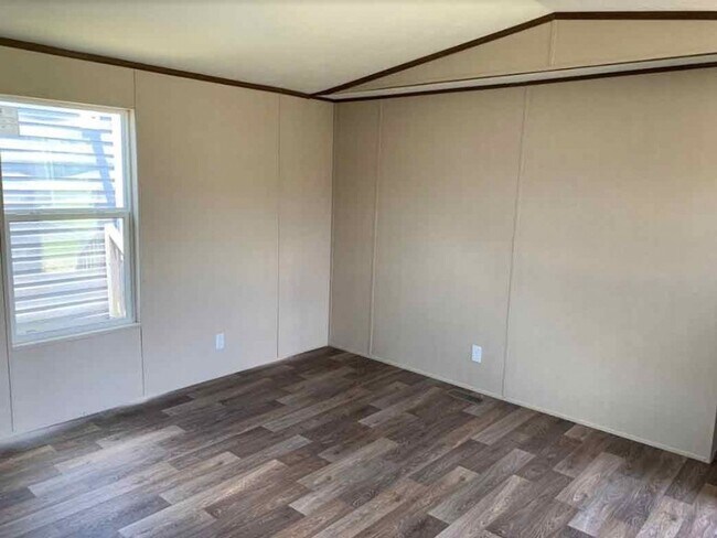 Building Photo - Charming 3BR House in Delco