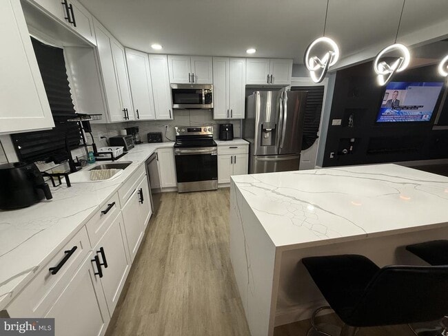 Building Photo - 7022 Highbridge Rd