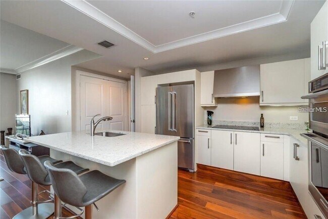 Building Photo - 1350 Main St