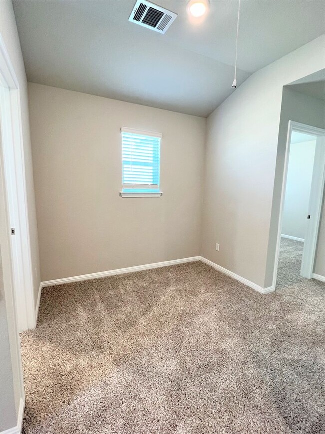 Building Photo - 3/2.5  Home + Office near downtown Hutto