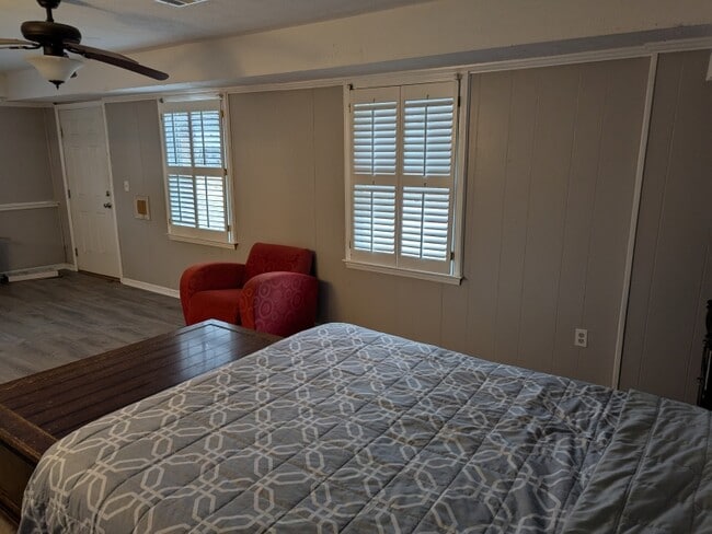 Building Photo - 1116 Santa Fe Station