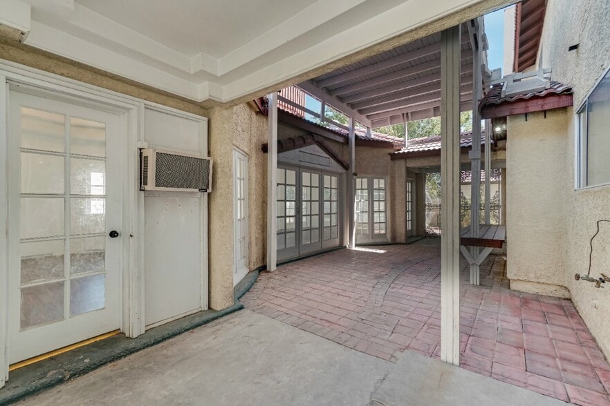 Back Foyer/In-Law - 3052 Carlotta Cir
