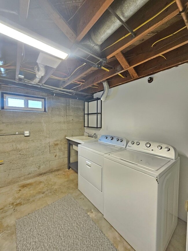 Building Photo - $2,300 - 3 Bed / 2 Bath Rancher Home in Perry District