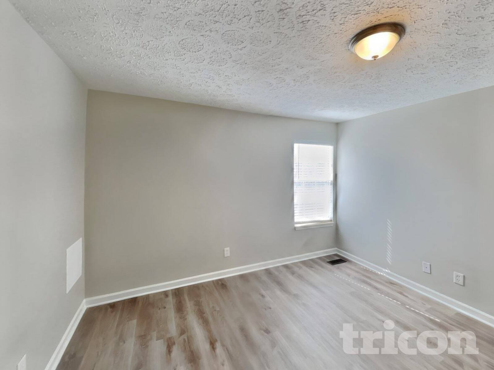 Building Photo - 2773 Riverbend Dr