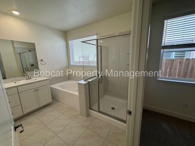 Building Photo - 837 Bravestone Ave