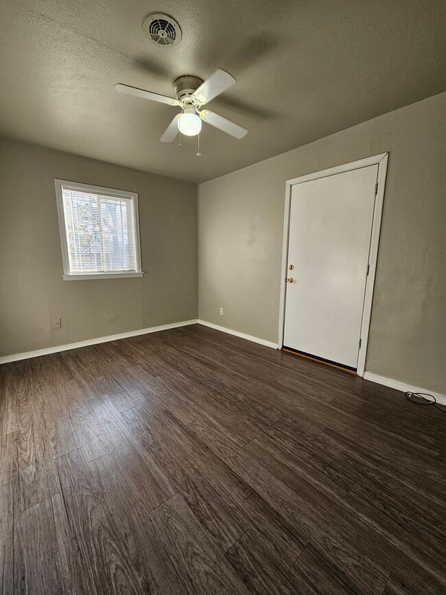 Building Photo - (3) Bed/(1) Bath in Core Norman Avail NOW! Pet Negotiable!