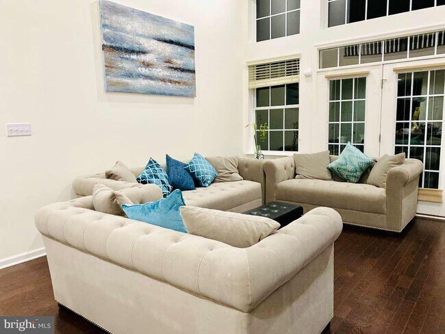 Building Photo - 119 Sirius Dr