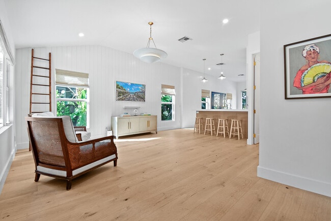 Building Photo - 845 Sunset Rd