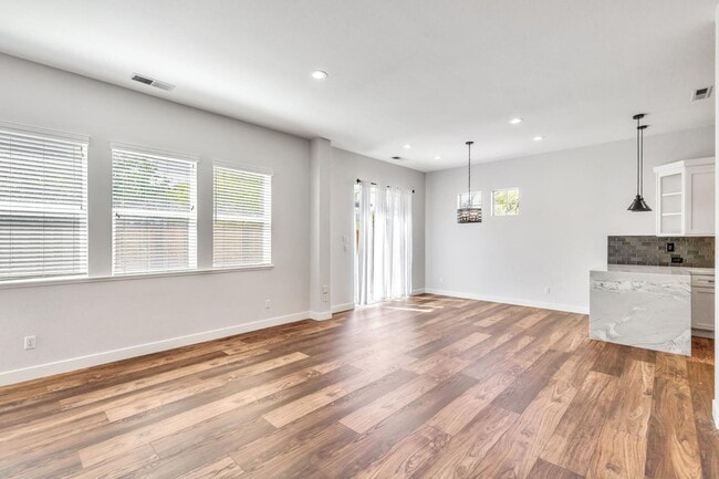 Building Photo - 7531 Edinburgh Way