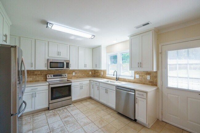 Building Photo - 5142 Blackberry Ln