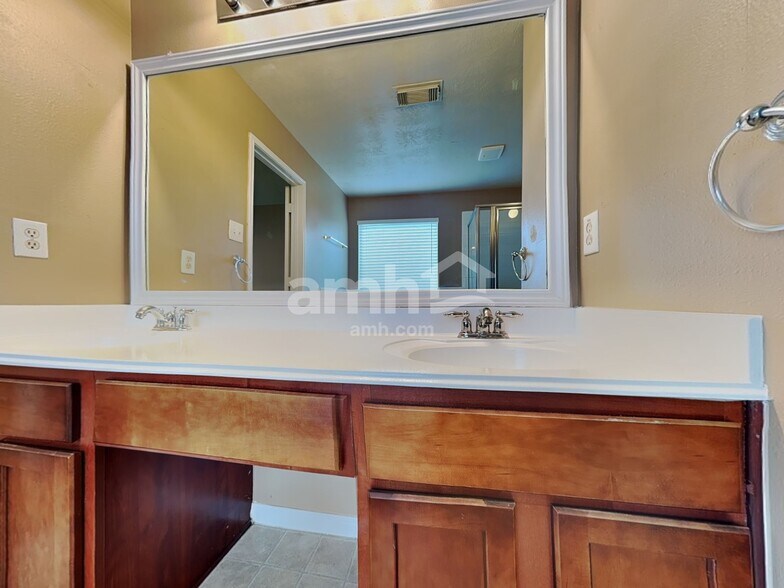 Building Photo - 6611 Dillon Dr