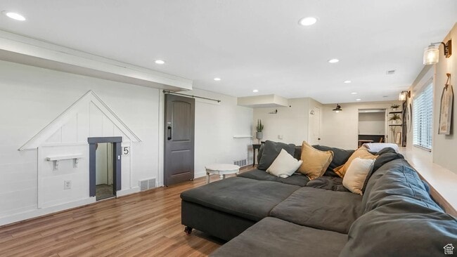 Building Photo - 1418 W 475 S