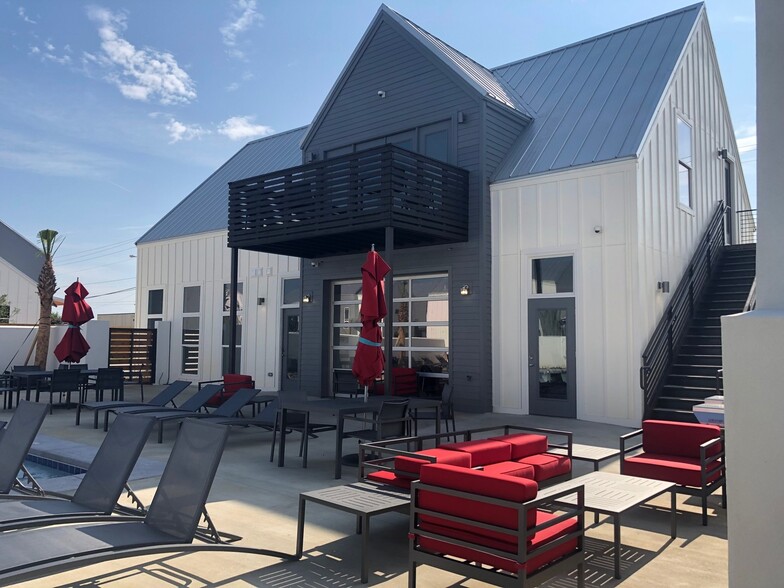 Building Photo - Elements on 30th