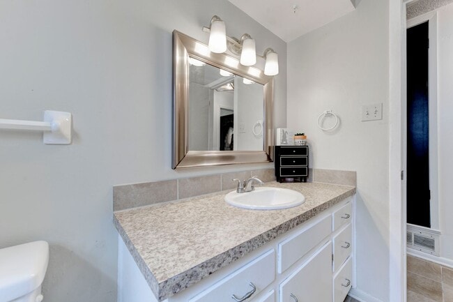Building Photo - 303 Manning Dr