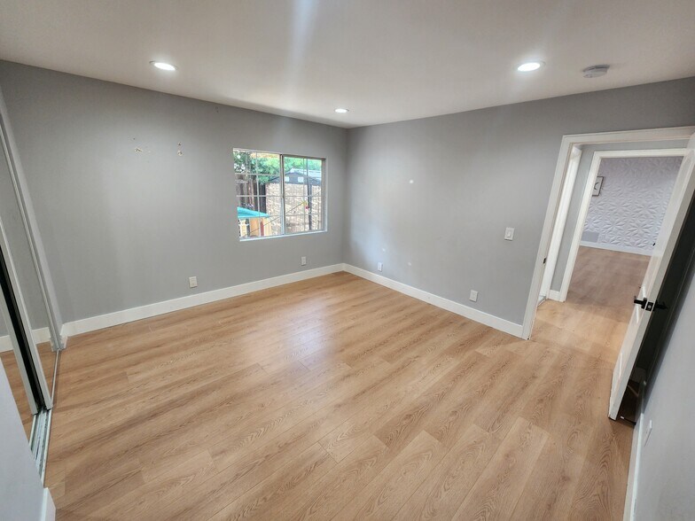 Building Photo - 14237 Emelita St