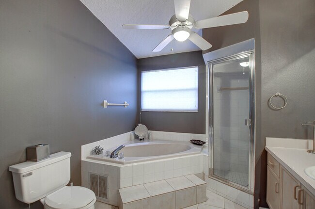 Building Photo - 2610 18th Ave S