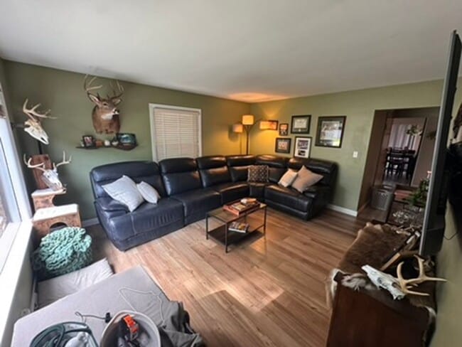 Building Photo - AVAILABLE SEPTEMBER 1: Updated 4-bedroom single family home on a quiet block- with 2 kitchens, 2 ...