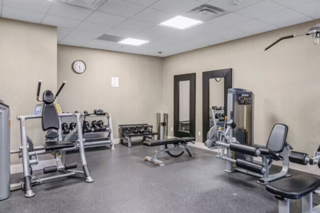 Building Photo - 1555 Elm St