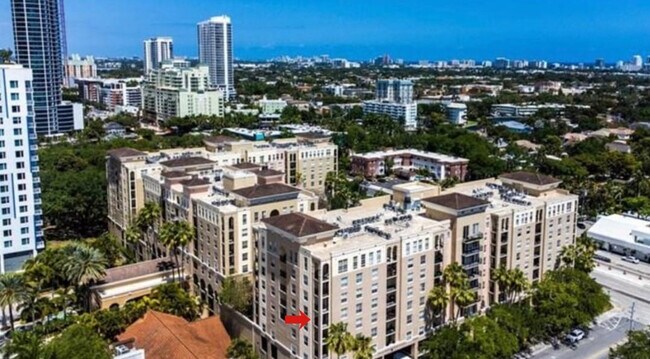 Building Photo - 520 SE 5 Ave