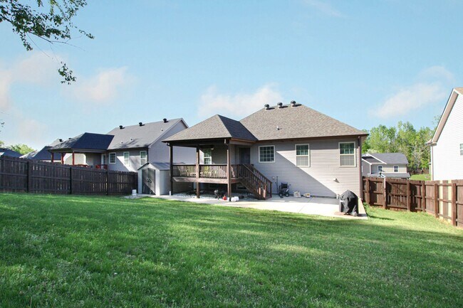 Building Photo - Pet Friendly Four Bedroom!